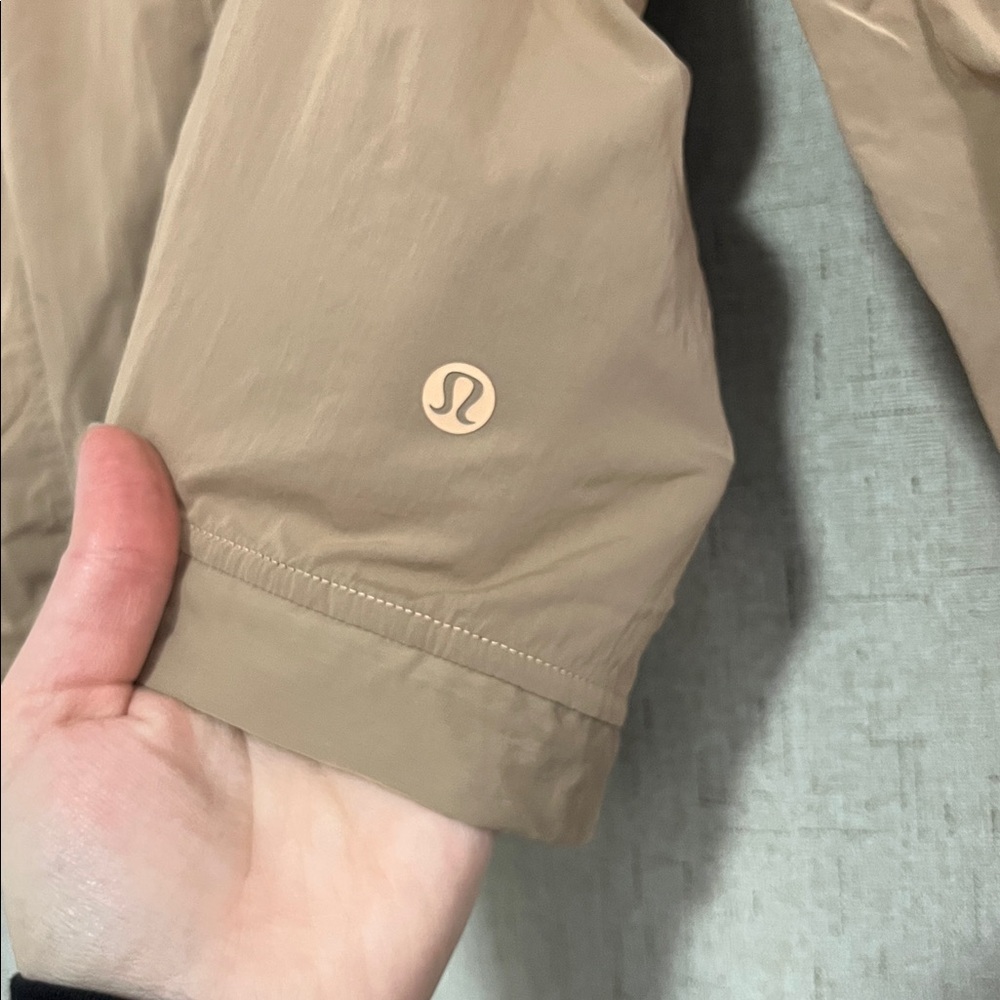 lululemon athletica wind breaker - Picture 2 of 7